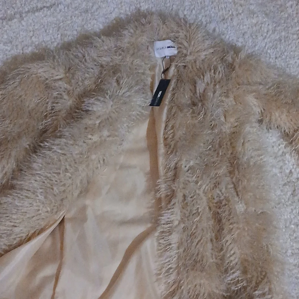 NWT FAUR FUR COAT - Picture 2 of 6